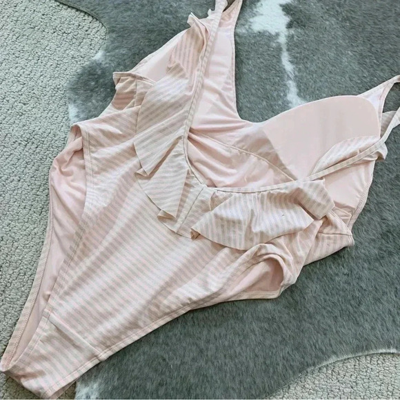 Aerie Ruffle Back One Piece Swimsuit - Picture 7 of 14